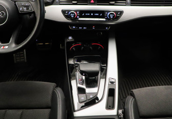 Подержанный автомобиль Audi A4 Sedan 2020 года (9 фото)
