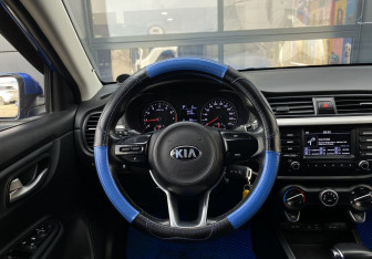 Подержанный автомобиль Kia Rio Sedan 2017 года (14 фото)