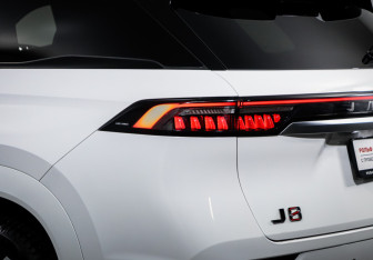 Подержанный автомобиль Jaecoo J8 2024 года (17 фото)