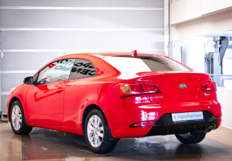 Подержанный автомобиль Kia Cerato Coupe 2013 года (6 фото)
