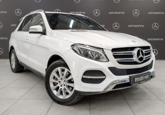 Подержанный автомобиль Mercedes-Benz GLE 2016 года (3 фото)