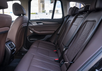 Подержанный автомобиль BMW X3 2024 года (19 фото)