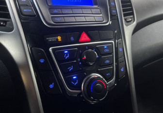 Подержанный автомобиль Hyundai i30 Hatchback 2012 года (16 фото)