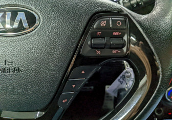 Подержанный автомобиль Kia Ceed Hatchback 2014 года (27 фото)