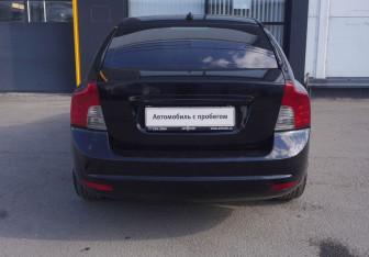 Подержанный автомобиль Volvo S40 2011 года (6 фото)