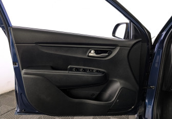 Подержанный автомобиль Kia Rio Hatchback 2021 года (18 фото)