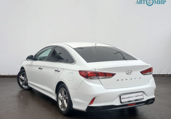 Подержанный автомобиль Hyundai Sonata 2018 года (7 фото)