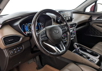 Подержанный автомобиль Hyundai Santa Fe 2020 года (15 фото)