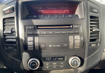 Подержанный автомобиль Mitsubishi Pajero 2008 года (14 фото)