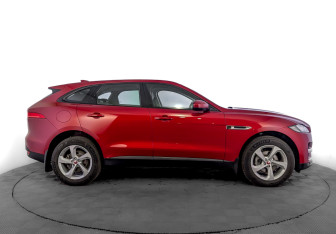 Подержанный автомобиль Jaguar F-Pace 2018 года (4 фото)
