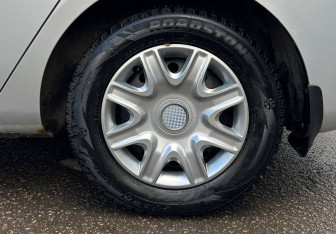 Подержанный автомобиль Kia Carens 2010 года (16 фото)