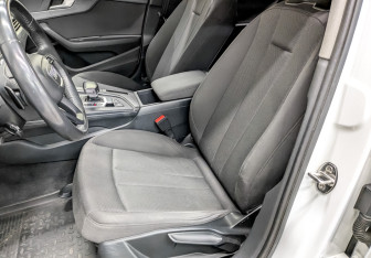 Подержанный автомобиль Audi A4 Sedan 2019 года (20 фото)