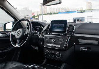 Подержанный автомобиль Mercedes-Benz GLE 2016 года (13 фото)