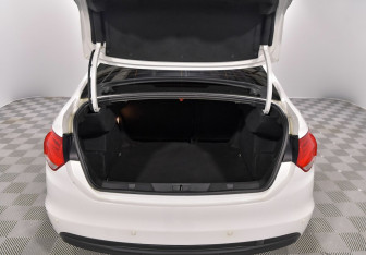 Подержанный автомобиль Citroen C4 Sedan 2015 года (11 фото)