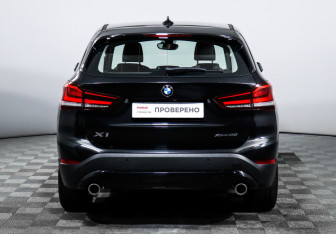 Подержанный автомобиль BMW X1 2020 года (6 фото)