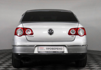 Подержанный автомобиль Volkswagen Passat Sedan 2010 года (6 фото)