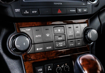 Подержанный автомобиль Toyota Highlander 2012 года (20 фото)