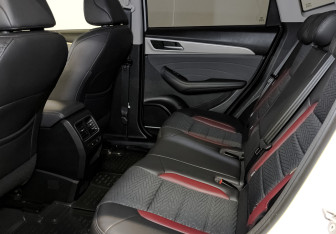 Подержанный автомобиль Haval F7 2023 года (12 фото)