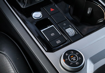 Подержанный автомобиль Volkswagen Touareg 2019 года (24 фото)