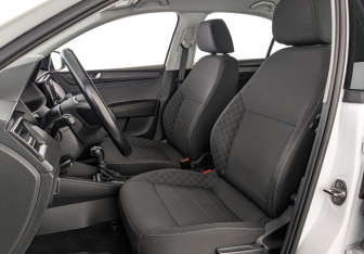 Подержанный автомобиль Skoda Rapid Liftback 2022 года (20 фото)