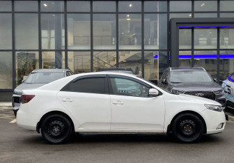 Подержанный автомобиль Kia Cerato Sedan 2012 года (4 фото)