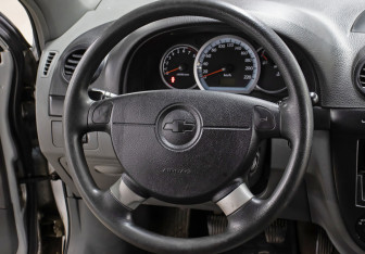 Подержанный автомобиль Chevrolet Lacetti Hatchback 2010 года (17 фото)