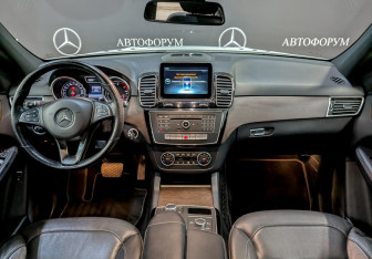 Подержанный автомобиль Mercedes-Benz GLE 2016 года (14 фото)