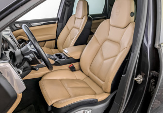 Подержанный автомобиль Porsche Cayenne 2017 года (21 фото)