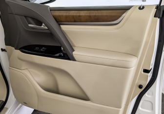 Подержанный автомобиль Lexus LX 2019 года (24 фото)