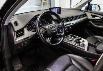 Подержанный автомобиль Audi Q7 2016 года (22 фото)