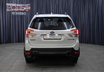 Подержанный автомобиль Subaru Forester Suv 2021 года (6 фото)