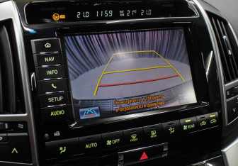 Подержанный автомобиль Toyota Land Cruiser Suv 2013 года (23 фото)