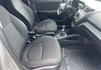 Подержанный автомобиль Kia Rio Hatchback 2012 года (9 фото)