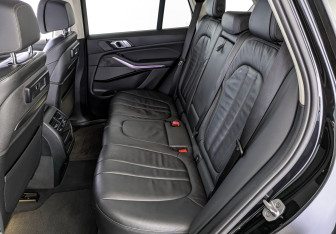 Подержанный автомобиль BMW X5 2018 года (18 фото)