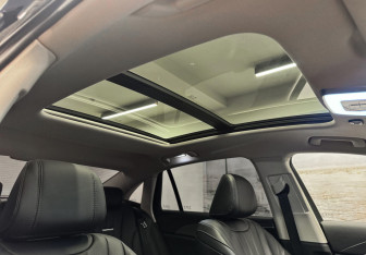 Подержанный автомобиль Hongqi H5 2024 года (11 фото)