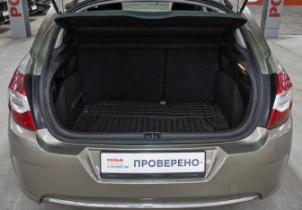 Подержанный автомобиль Citroen C4 Hatchback 2011 года (10 фото)