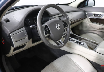 Подержанный автомобиль Jaguar XF Sedan 2012 года (9 фото)
