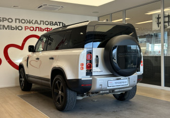 Подержанный автомобиль Land Rover Defender Suv 2021 года (6 фото)