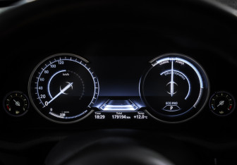 Подержанный автомобиль BMW X3 2013 года (16 фото)