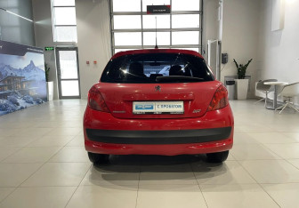 Подержанный автомобиль Peugeot 207 Hatchback 2008 года (5 фото)