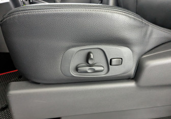 Подержанный автомобиль Mitsubishi Pajero 2017 года (18 фото)