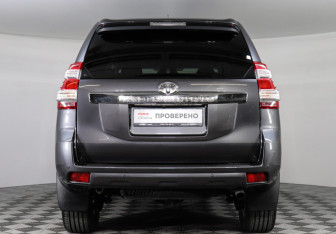 Подержанный автомобиль Toyota Land Cruiser Prado 2017 года (6 фото)