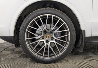 Подержанный автомобиль Porsche Cayenne 2019 года (12 фото)