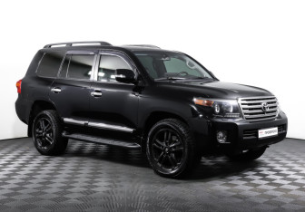 Подержанный автомобиль Toyota Land Cruiser Suv 2012 года (3 фото)