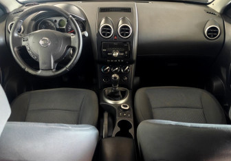 Подержанный автомобиль Nissan Qashqai 2008 года (9 фото)