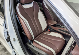 Подержанный автомобиль Geely Monjaro 2023 года (24 фото)