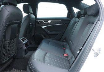 Подержанный автомобиль Audi A6 Sedan 2020 года (10 фото)