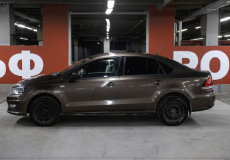 Подержанный автомобиль Volkswagen Polo Sedan 2015 года (8 фото)