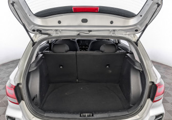 Подержанный автомобиль Kia Rio Hatchback 2021 года (10 фото)