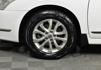 Подержанный автомобиль Nissan Teana 2012 года (7 фото)